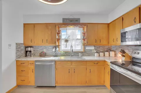 Kitchen - 115 Pool St, Lancaster, OH 43130 photo 4 of 4