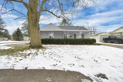 289 Merriman Dr, West Jefferson, OH 43162