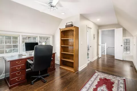 Entry Way - 2688 E Broad St, Bexley, OH 43209 photo 10 of 12