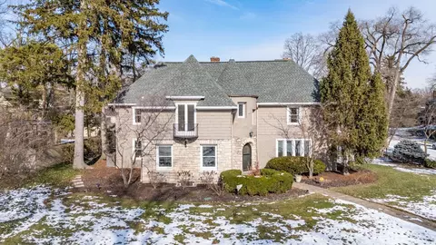 Exterior - 2688 E Broad St, Bexley, OH 43209 photo 3 of 18