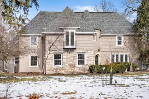 Exterior - 2688 E Broad St, Bexley, OH 43209 photo 15 of 18