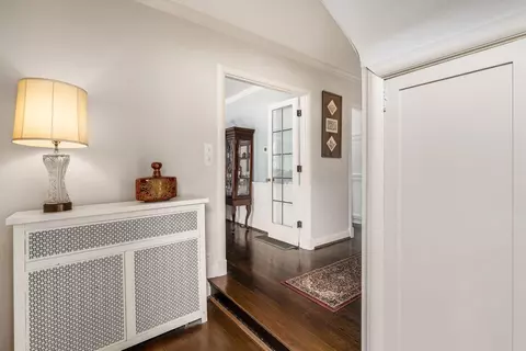 Entry Way - 2688 E Broad St, Bexley, OH 43209 photo 3 of 12