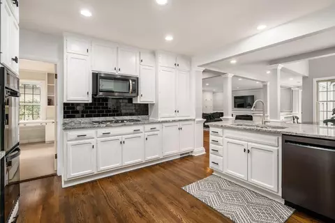 Kitchen - 2688 E Broad St, Bexley, OH 43209 photo 5 of 7
