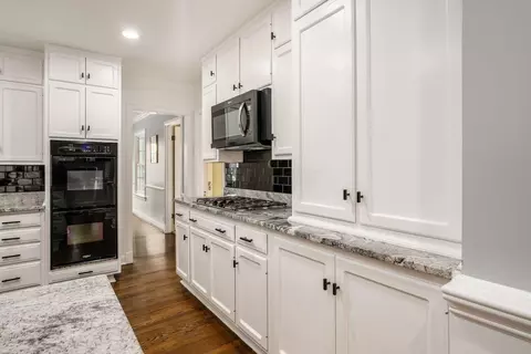 Kitchen - 2688 E Broad St, Bexley, OH 43209 photo 6 of 7
