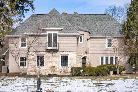 Exterior - 2688 E Broad St, Bexley, OH 43209 photo 14 of 18