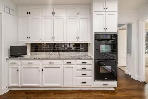 Kitchen - 2688 E Broad St, Bexley, OH 43209 photo 3 of 7