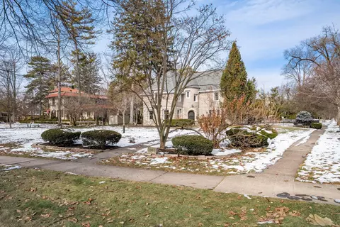 Exterior - 2688 E Broad St, Bexley, OH 43209 photo 17 of 18