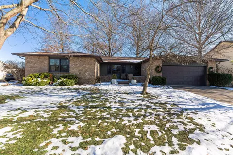 6256 Beaver Lake Dr, Grove City, OH 43123