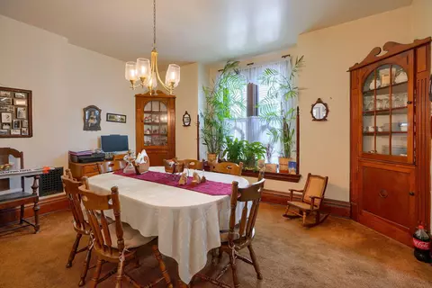 Dining - 314 E Mound St, Circleville, OH 43113 photo 3 of 4