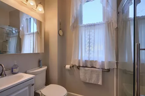 Bath - 314 E Mound St, Circleville, OH 43113 photo 1 of 4