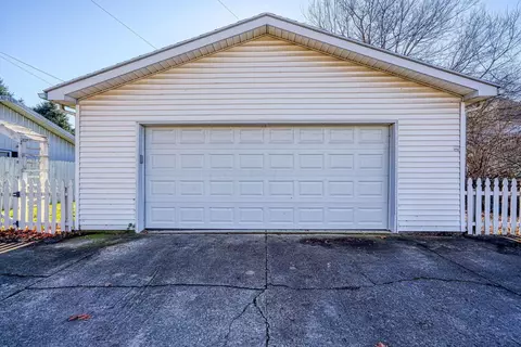 Exterior - 314 E Mound St, Circleville, OH 43113 photo 10 of 10