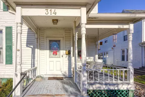 Exterior - 314 E Mound St, Circleville, OH 43113 photo 3 of 10