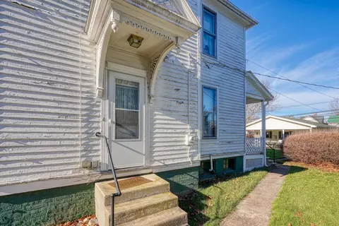 Exterior - 314 E Mound St, Circleville, OH 43113 photo 6 of 10