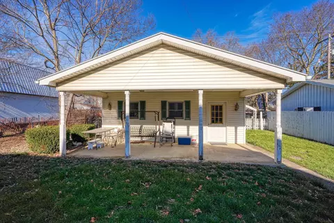Exterior - 314 E Mound St, Circleville, OH 43113 photo 9 of 10