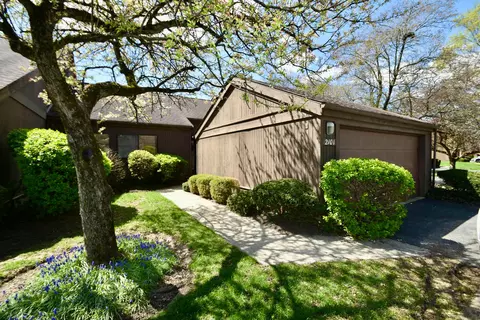 2101 Willowick Dr #B, Columbus, OH 43229