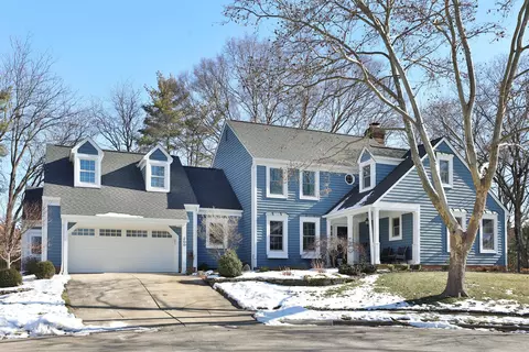 300 Greenbrier Ct, Worthington, OH 43085