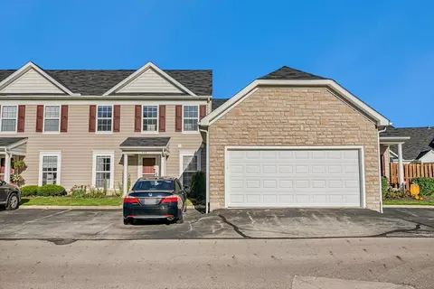 272 Dysar Run Dr, Blacklick, OH 43004
