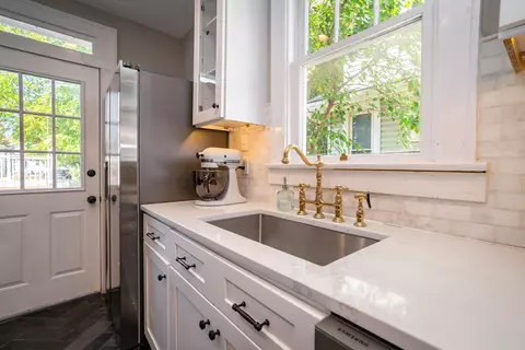 Kitchen - 208 E Markison Ave, Columbus, OH 43207 photo 3 of 4