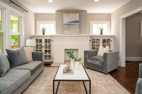 Living - 208 E Markison Ave, Columbus, OH 43207 photo 4 of 4