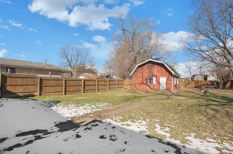 Exterior - 132 Walnut St, Circleville, OH 43113 photo 7 of 9