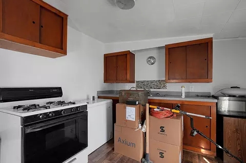 Kitchen - 132 Walnut St, Circleville, OH 43113 photo 5 of 7