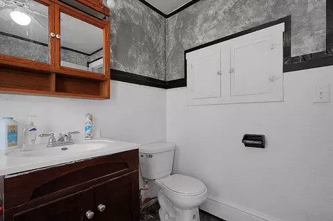 Bath - 132 Walnut St, Circleville, OH 43113 photo 1 of 2
