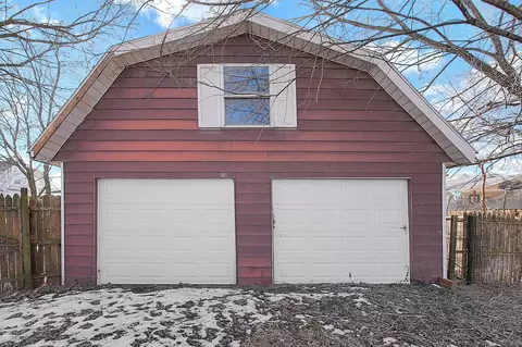 Exterior - 132 Walnut St, Circleville, OH 43113 photo 8 of 9