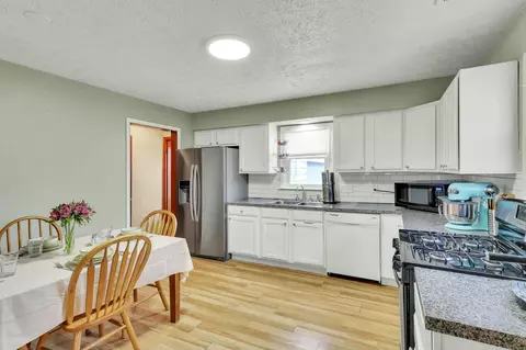 Kitchen - 2182 Ormond Ave, Columbus, OH 43224 photo 2 of 4