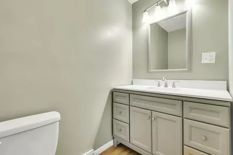 Bath - 2182 Ormond Ave, Columbus, OH 43224 photo 2 of 5