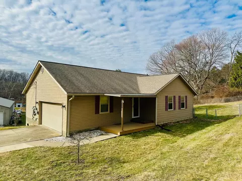 1658 Watson Rd SE, Heath, OH 43056