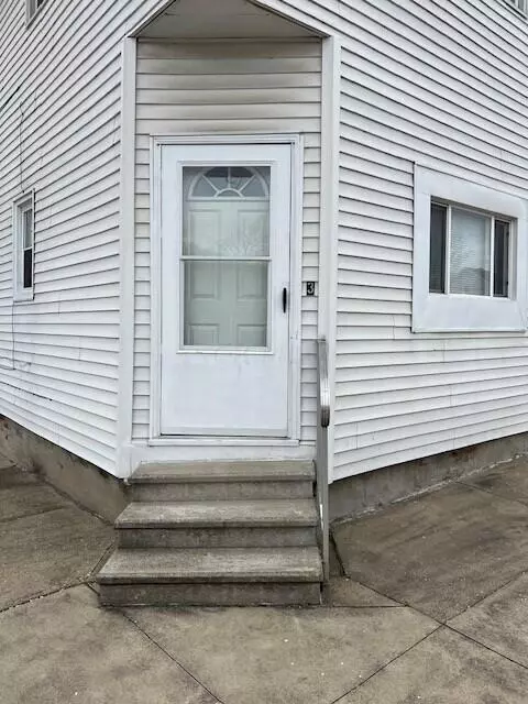 237 Logan St, Circleville, OH 43113 photo 3