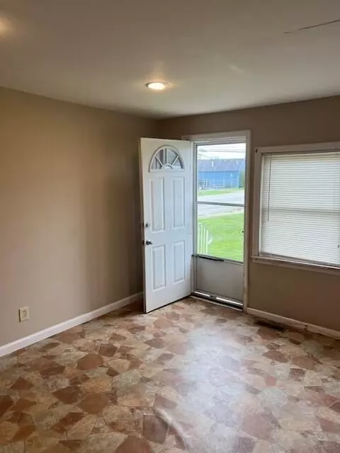 237 Logan St, Circleville, OH 43113 photo 8
