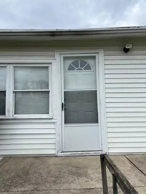 237 Logan St, Circleville, OH 43113 photo 4
