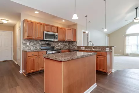 5696 Asherton Woods Dr, Westerville, OH 43081