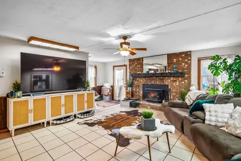 Living - 691 Prospect Mount Vernon Rd E, Waldo, OH 43356 photo 1 of 1