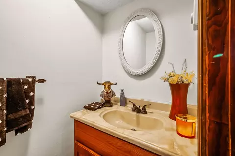 Bath - 691 Prospect Mount Vernon Rd E, Waldo, OH 43356 photo 2 of 2