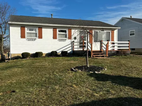 526 Summitview Dr, Lancaster, OH 43130