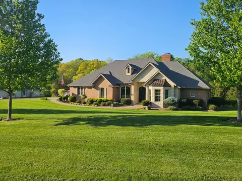 6245 Cassingham Ct, Zanesville, OH 43701
