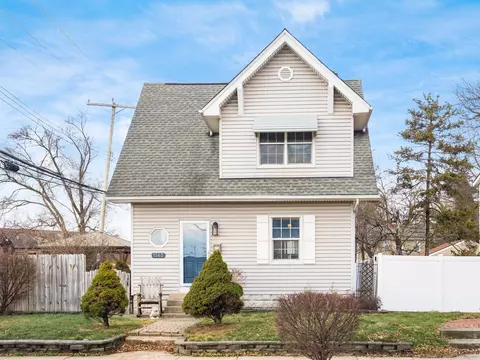 1563 N Star Ave, Columbus, OH 43212