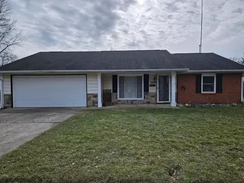 908 Pepperwood Dr, New Carlisle, OH 45344