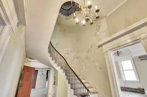 Entry Way - 154 E Main St, Lancaster, OH 43130 photo 3 of 11