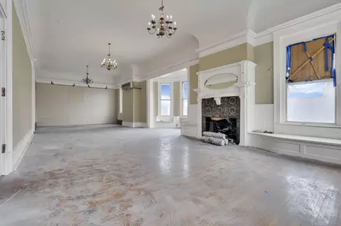 Living - 154 E Main St, Lancaster, OH 43130 photo 1 of 4