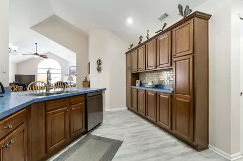 Kitchen - 223 Stonegate Loop, Pataskala, OH 43062 photo 8 of 8