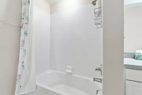 Bath - 223 Stonegate Loop, Pataskala, OH 43062 photo 5 of 5