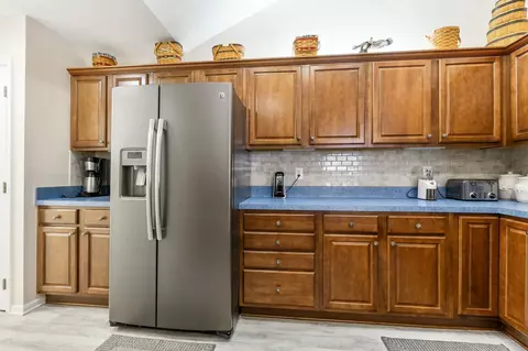 Kitchen - 223 Stonegate Loop, Pataskala, OH 43062 photo 7 of 8