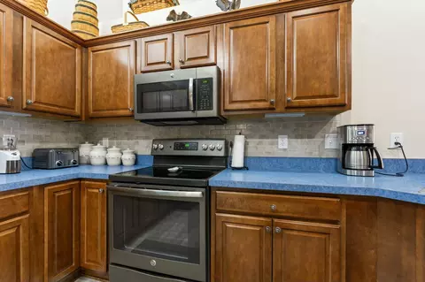 Kitchen - 223 Stonegate Loop, Pataskala, OH 43062 photo 5 of 8