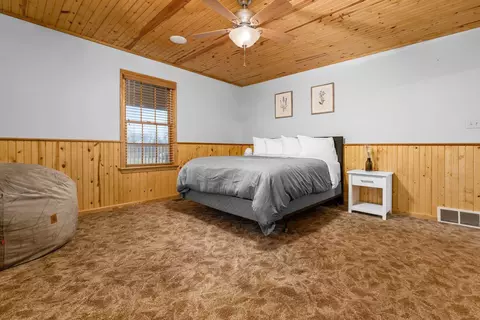 Bedroom - 11080 Walnut Dowler Rd, Logan, OH 43138 photo 4 of 11
