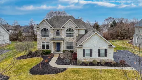 8223 Bibury Ln, Dublin, OH 43016