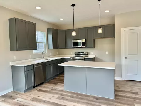 49 Oldham Ln, Delaware, OH 43015 photo 2