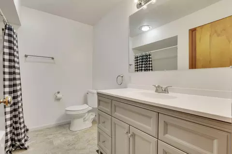 Bath - 112 Doddridge Rd, Heath, OH 43056 photo 1 of 6